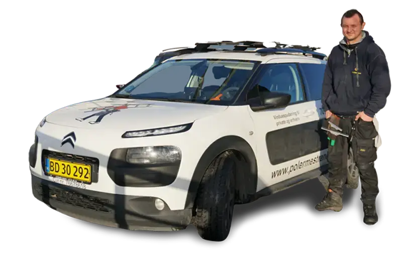 Lasse med vinduespudser bilen i lyngby