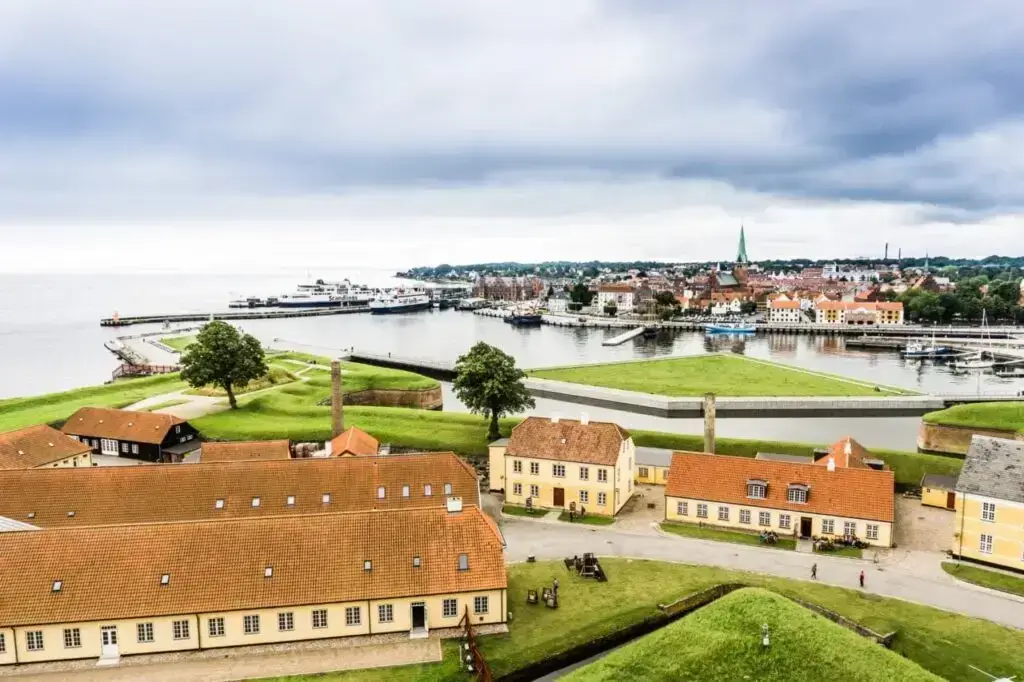 Oversigtsbillede af Helsingør by med havneområde og bebyggelse